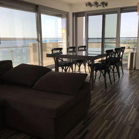Aky&suki Sea View شقة